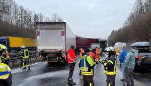 Unfallserie auf der A44 - Tote und Verletzte