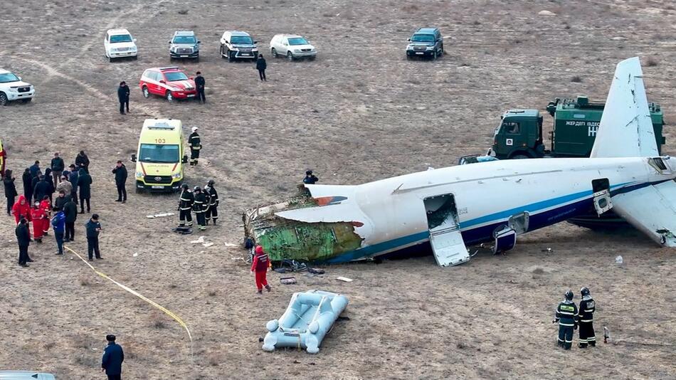 Passagierflugzeug in Kasachstan abgestürzt - Fluglinie: 67 Menschen in Maschine