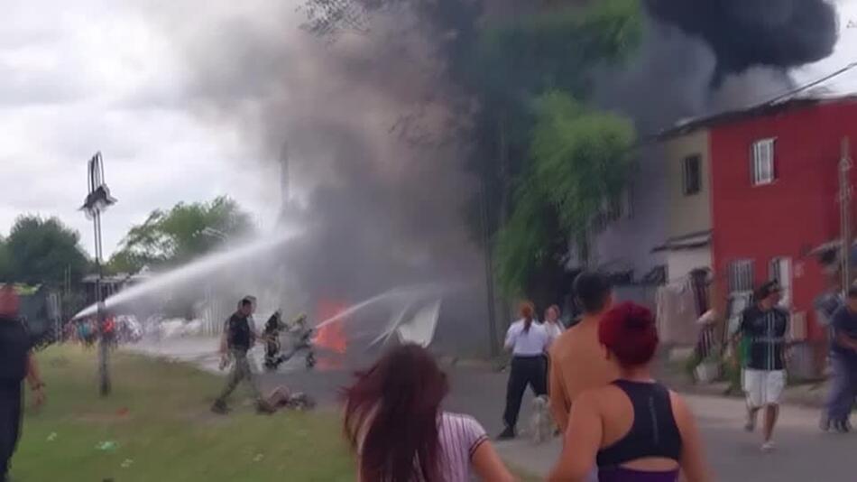 Argentinien: Flugzeug rast über Landebahn hinweg