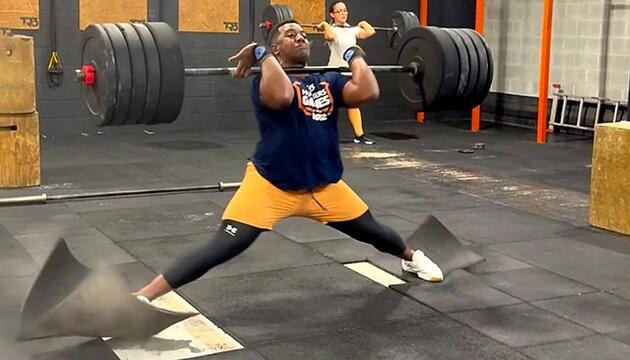 Maximalgewicht: Rutschende Matten werden Sportler fast zum Verhängnis