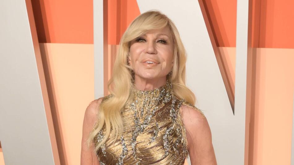 Donatella Versace auf dem roten Teppich in Los Angeles.