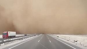 Sicht gleich null: Sandsturm im Irak verschluckt Autofahrer