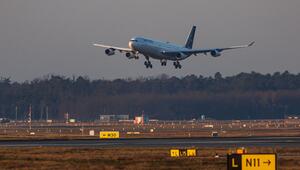 Lufthansa Maschine aus dem Oman am Frankfurter Flughafen