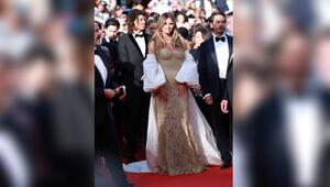 Heidi Klum auf der "Fjord"-Premiere, im Hintergrund ihr Sohn Henry.