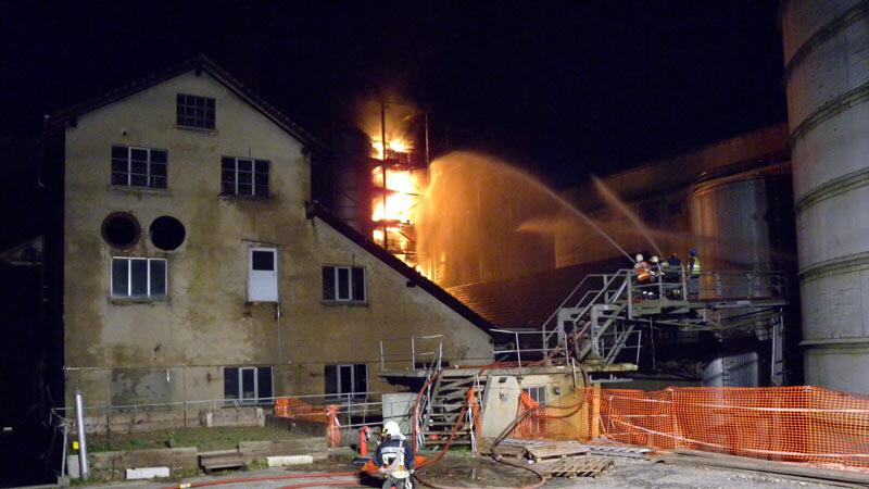 Grossbrand in Riedholz sorgt für starken Rauch