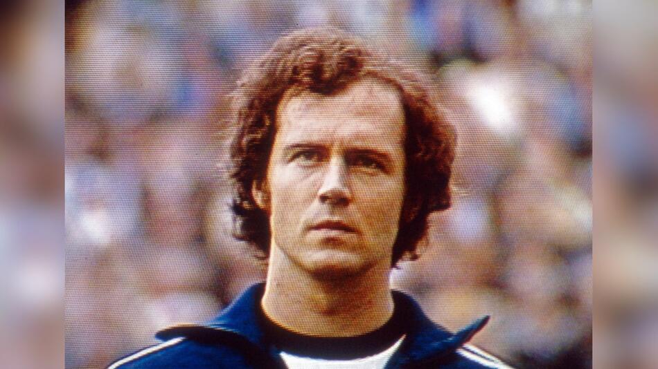 Franz Beckenbauer ist zweifellos der grösste Fussball-Star, den Deutschland bislang hervorbringen ...