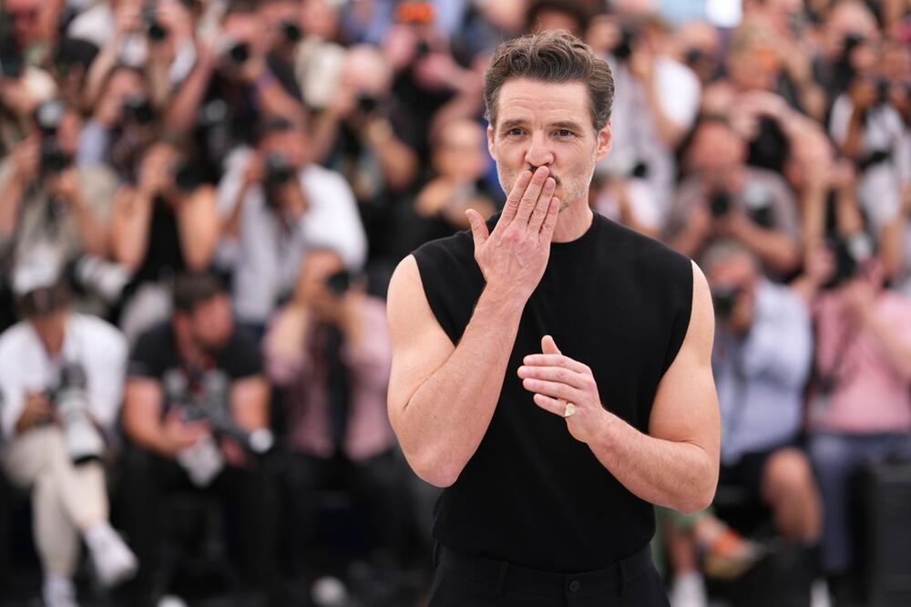 Pedro Pascal im Tanktop in Cannes