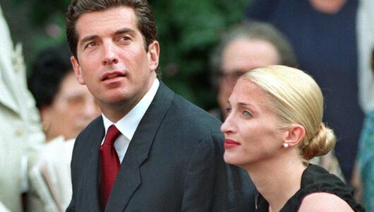John F. Kennedy Jr. und seine Frau Carolyn Bessette-Kennedy 