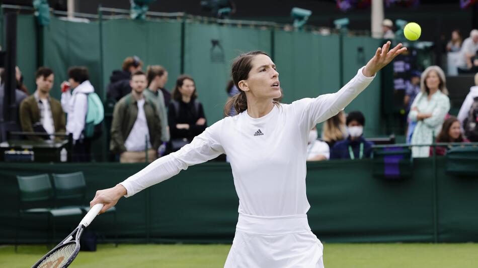 Andrea Petkovic schlägt beim Wimbledon-Turnier im Jahr 2022 auf