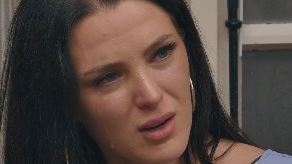 Jennifer weint, ihr Partner Marvin findet das "cringe".