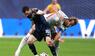 Lionel Messi und Harry Kane kämpfen um den Ball.