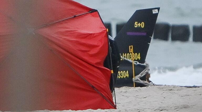 Eine Militärdrohne am Strand von Rusinowo