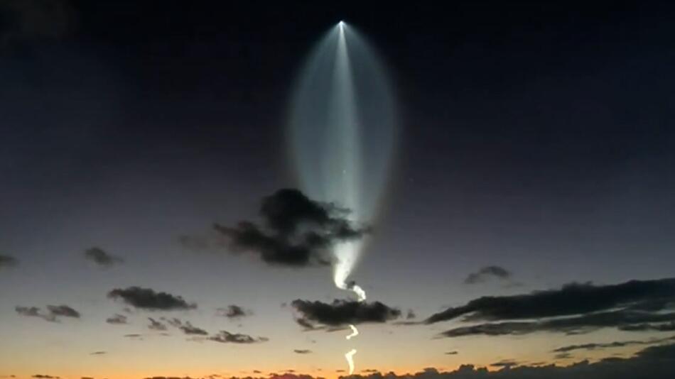 Spektakuläre Aufnahme: Weltraum-Qualle” bei SpaceX-Raketenstart gesichtet