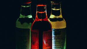 rotes glas lila glas welcher container