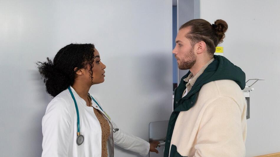 "Alles was zählt": Imani erzählt Milan von ihren Bedenken, Johannes als Patienten zu bekommen.