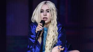 Ava Max muss ihre Fans mit ihrer Tourverschiebung enttäuschen.