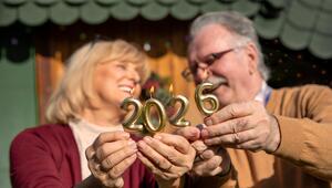 Mann und Frau mit Kerzen 