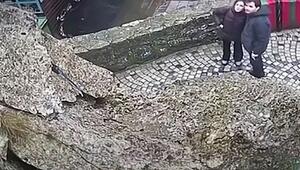 Schrecksekunde: Riesiger Felsbrocken verfehlt Touristen in Nordmazedonien nur knapp