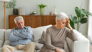 Streit zwischen zwei älteren Menschen.