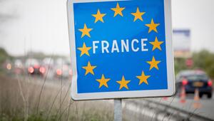 Ein Schild an der Grenze zu Frankreich