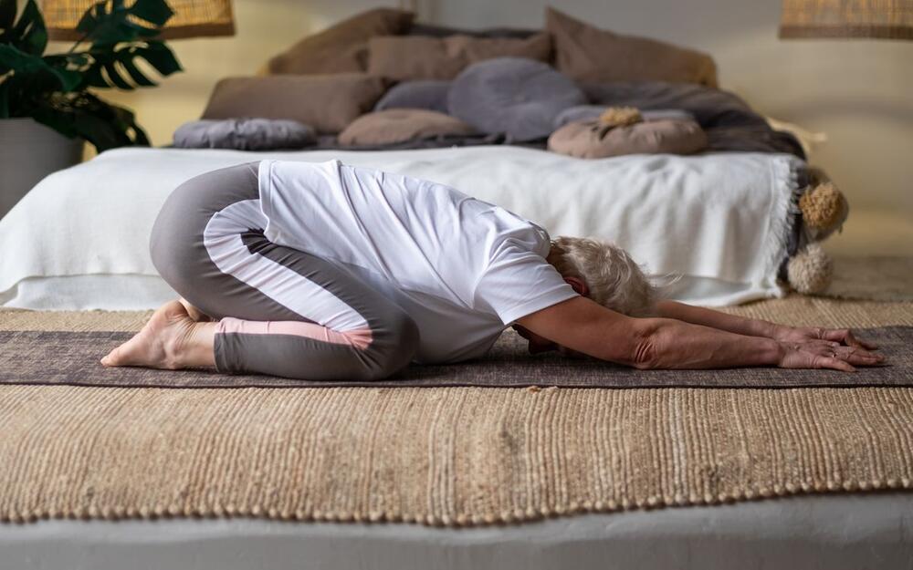 Yoga für Senioren - Übung: Stellung des Kindes, Balasana