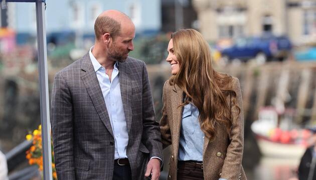Prinz William und Prinzessin Kate nach ihrer Ankunft in Tobermory auf der Isle of Mull.