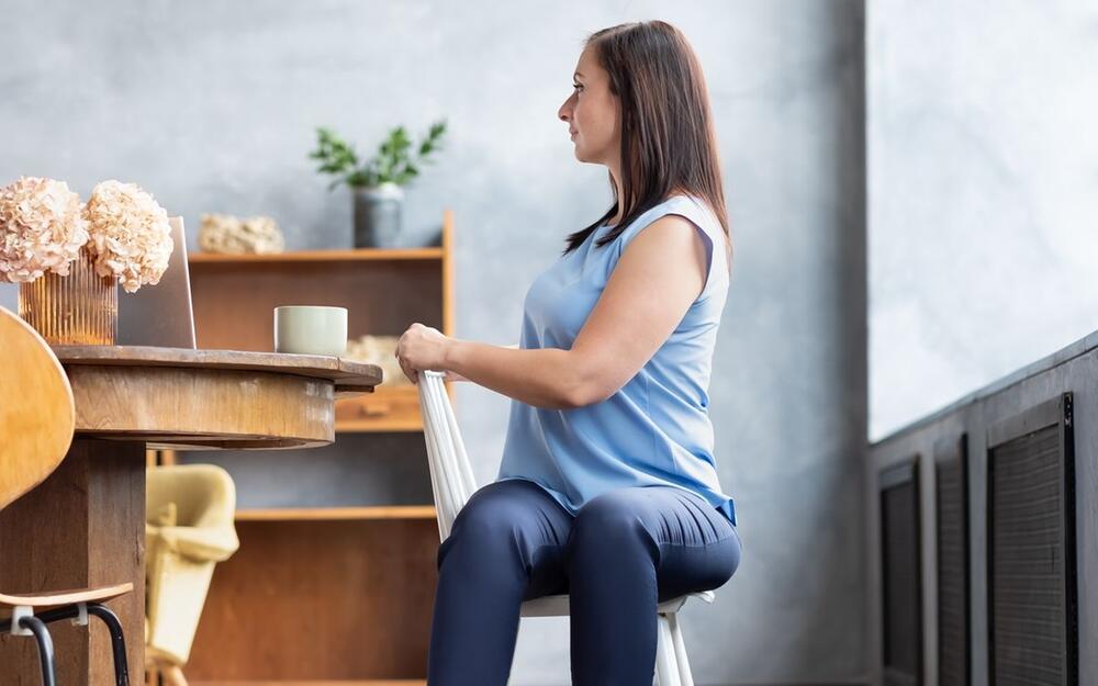 Yoga für Senioren - Übung: Drehsitz, Ardha Matsyendrasana