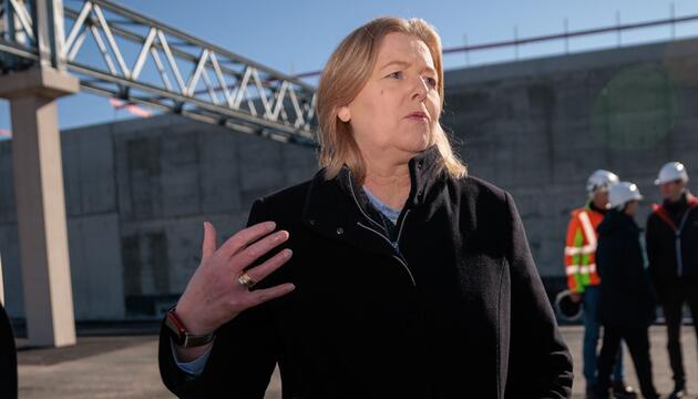 Bundesarbeitsministerin Bas besichtigt den ersten reinen Elektrob