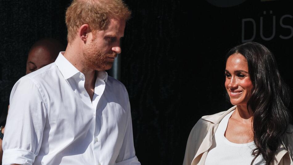 Aus Sorge um Herzogin Meghan kann Prinz Harry eigener Aussage nach nicht mit ihr nach ...