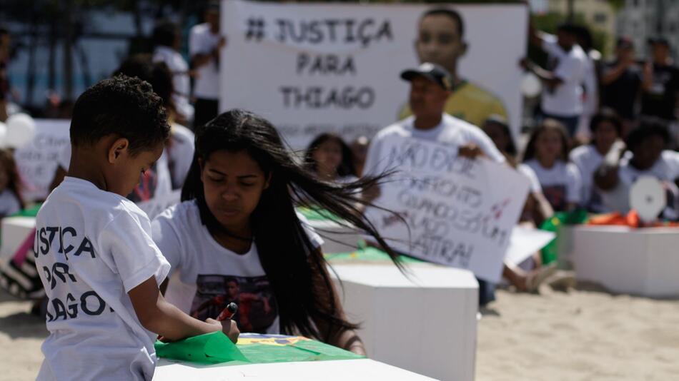 Gedenken an ermordeten Jugendlichen in Rio de Janeiro