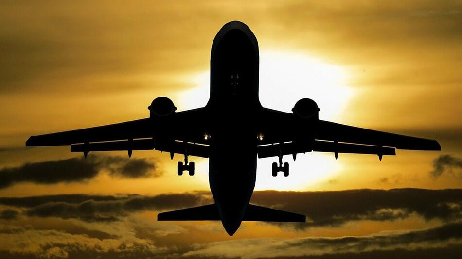 Biokerosin kann den Flugverkehr umweltfreundlicher machen.