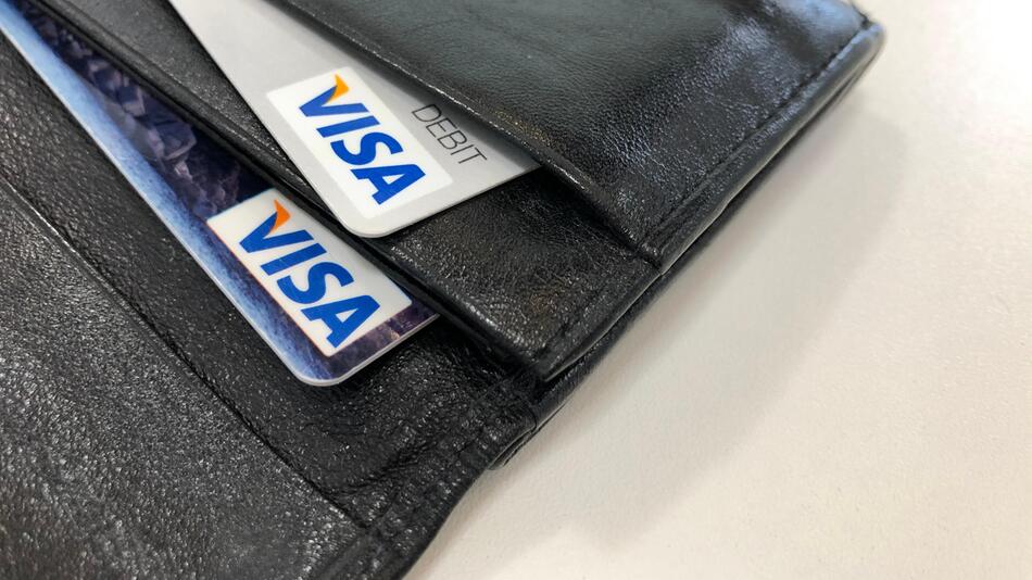 Symbolbild: Visa-Karten in Geldbeutel