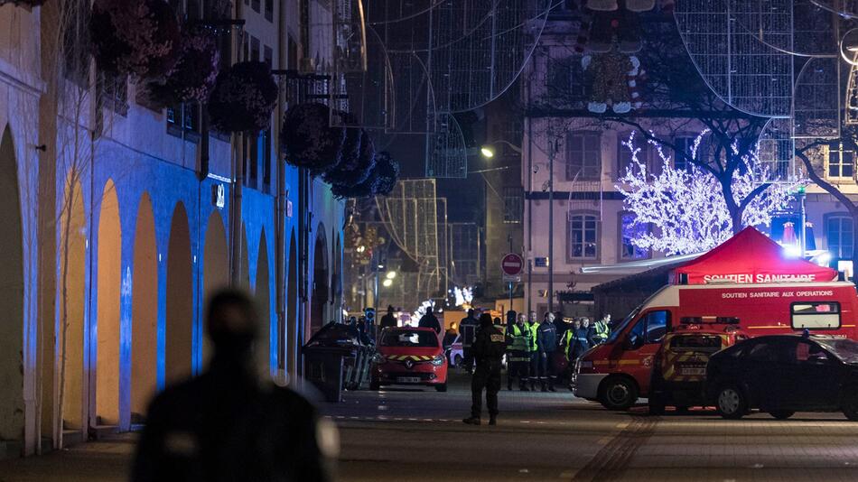 Rettungskräfte bei Strassburger Weihnachtsmarkt