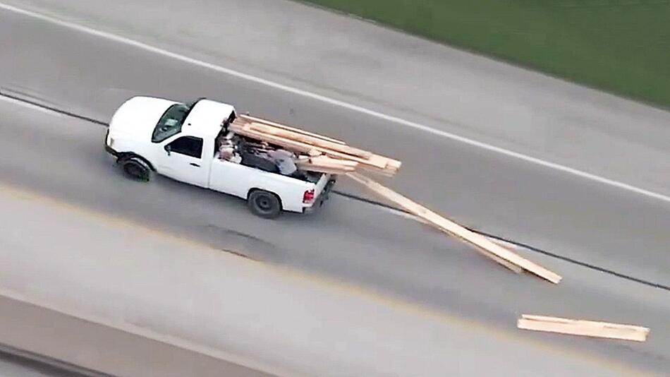 Wilde Verfolgungsjagd in Ohio: Verdächtiger wirft Holzbretter nach Polizisten