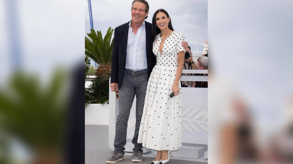 Demi Moore mit Dennis Quaid beim "The Substance"-Fototermin in Cannes.