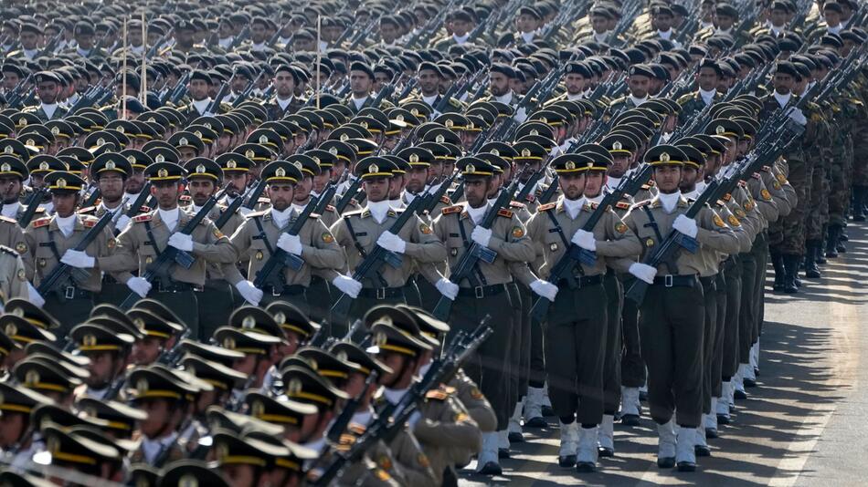 Militärparade im Iran