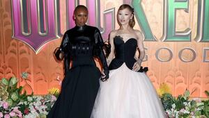 Cynthia Erivo (li.) und Ariana Grande freuen sich über ihre Nominierungen bei den Golden Globes.