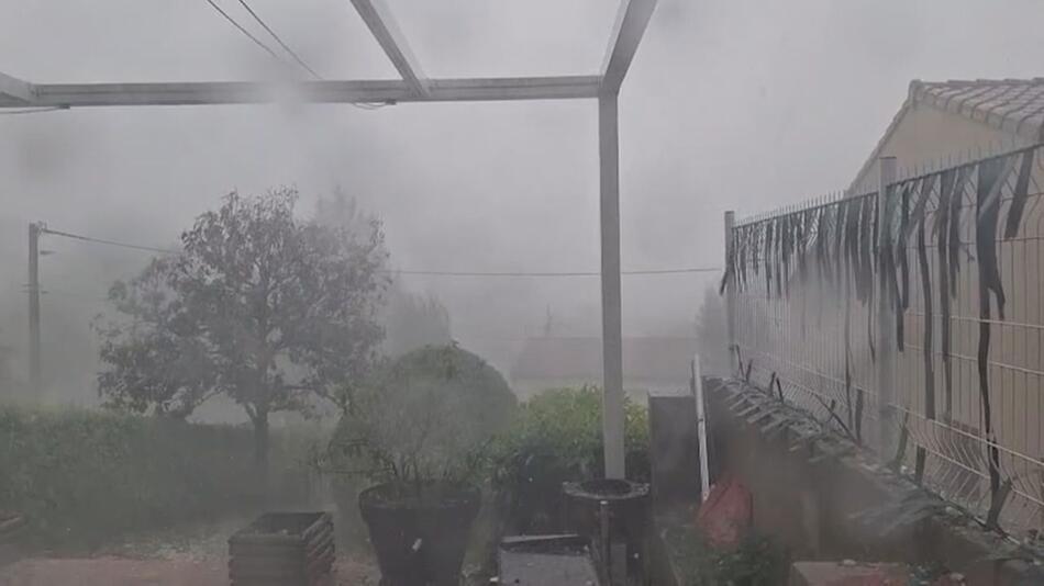 Tischtennisballgrosse Hagelkörner: Schwere Gewitter überziehen Südwestfrankreich