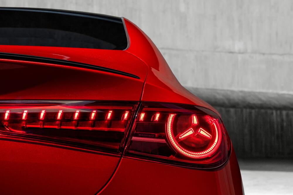 Rücklicht am Mercedes-Benz CLA mit EQ Technologie