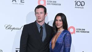 Dua Lipa und Callum Turner heirateten standesamtlich in London. Die grosse Feier stieg auf Sizilien.