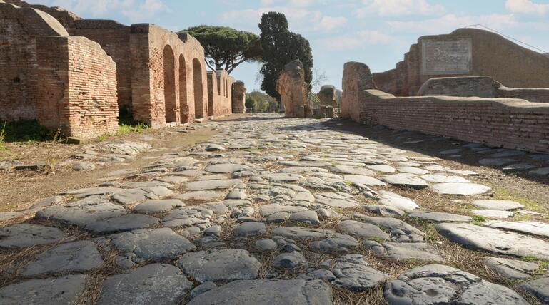 Antike römische Strasse in Ostia Antica