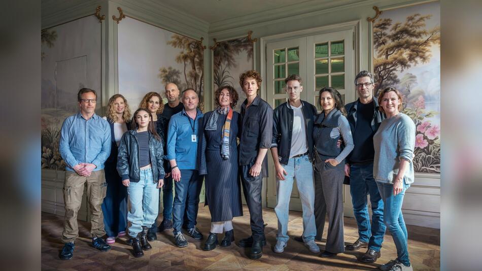 Crew und ein Teil des Casts von "Vienna Game"