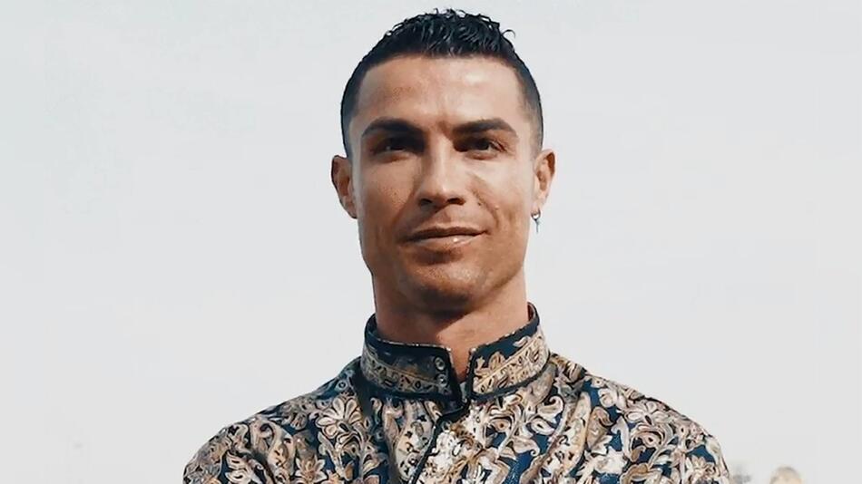 Fussballstar Cristiano Ronaldo freut sich über seine lukrativen Deals.
