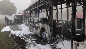 Linienbus brennt - Schüler retten sich vor den Flammen