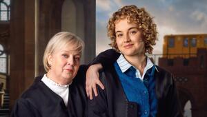 "Kanzlei Liebling Kreuzberg: Bewährungsprobe": Dr. Talia Jahnka (Gabriela Maria Schmeide, l.) ...