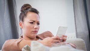 Eine Frau mit Smartphone