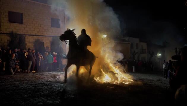 Las Luminarias - Ritt durch die Flammen