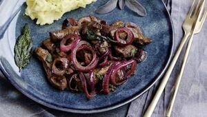Kalbsleber mit Balsamico-Zwiebeln