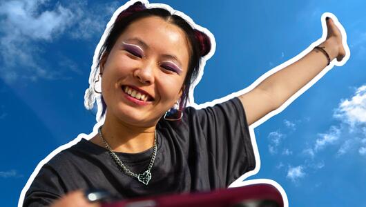 Frau mit Selfie glücklich. 