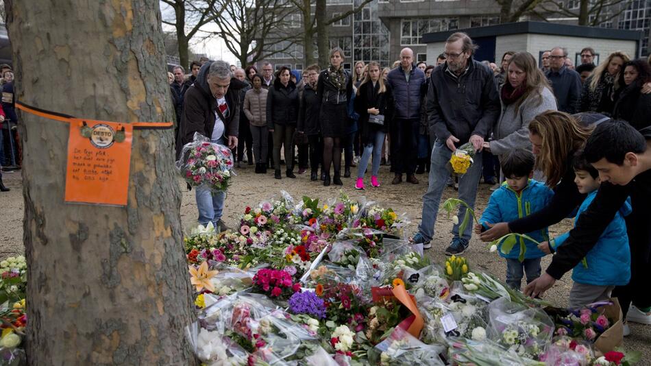 Trauer nach Anschlag in Strassenbahn in Utrecht